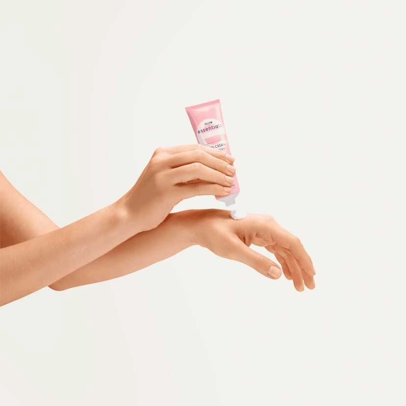 قیمت خرید کرم دست مرطوب کننده و نرم کننده اسنشیالز اوریفلیم Oriflame