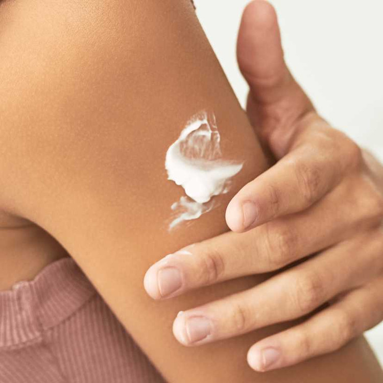 قیمت خرید کرم کاسه ای مرطوب کننده و نرم کننده صورت و بدن اوریفلیم Oriflame