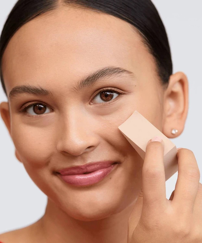 اسفنج آرایشی گوه ای